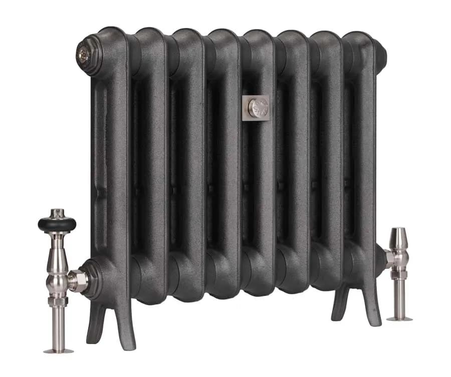 Czy warto wymieniać grzejniki żeliwne w bloku? Sprawdź, co zyskasz