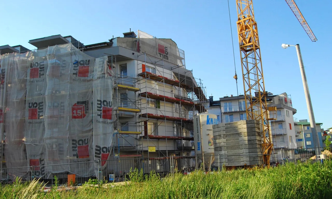 Ile zarabia deweloper miesięcznie? Zaskakujące różnice w wynagrodzeniach