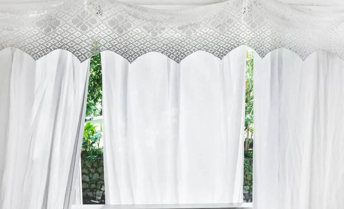 Jak zamontować zasłony na balkonie w bloku bez wiercenia i kłopotów