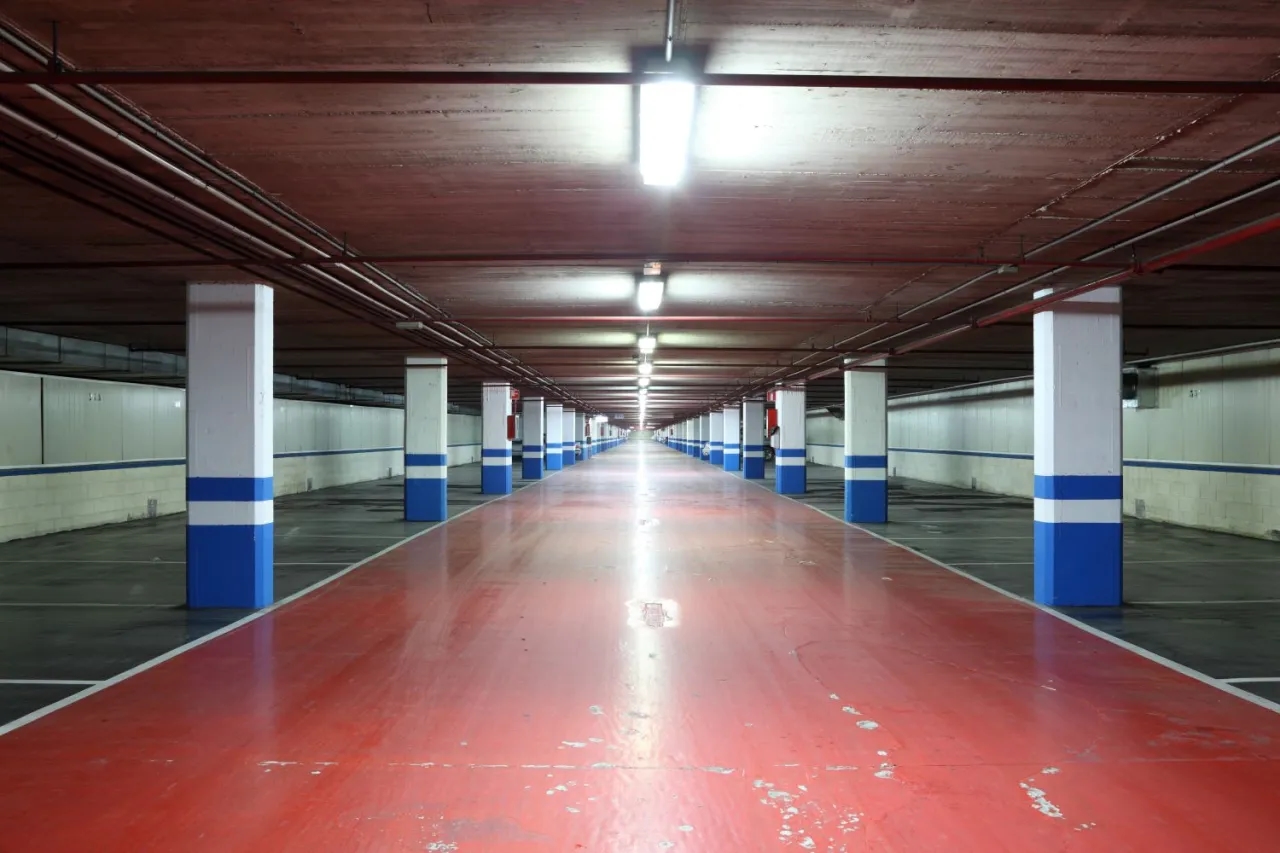 Ile za wynajem garażu? Sprawdź ceny i ukryte koszty w Polsce