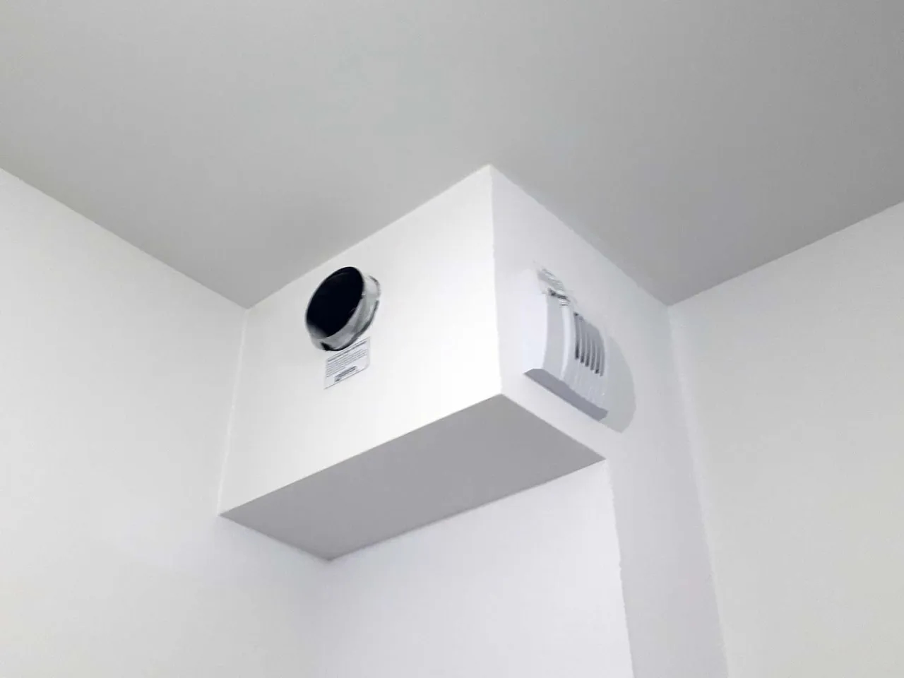 Czy można podłączyć okap do kratki wentylacyjnej w bloku bez ryzyka?