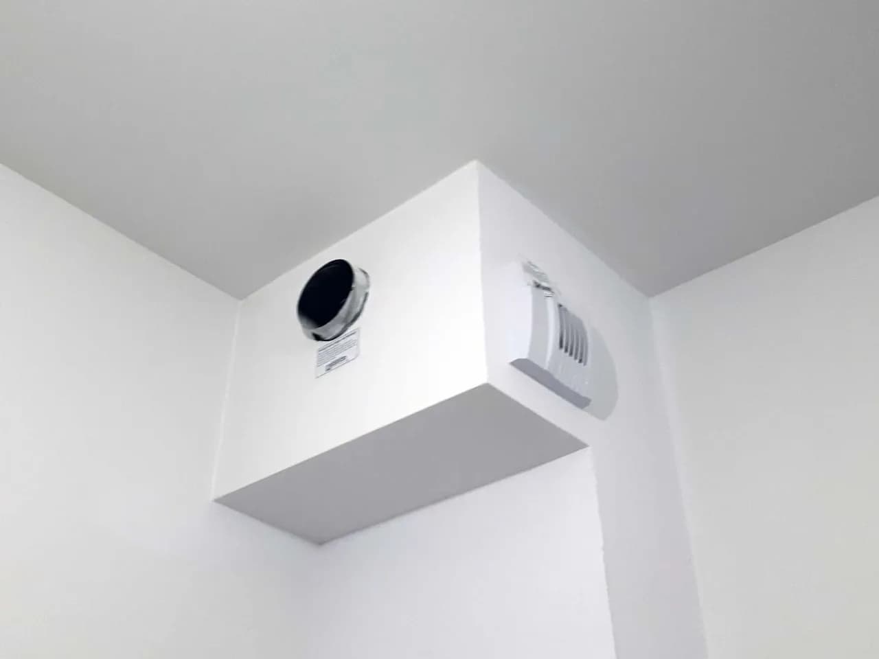 Czy można podłączyć okap do kratki wentylacyjnej w bloku bez ryzyka?