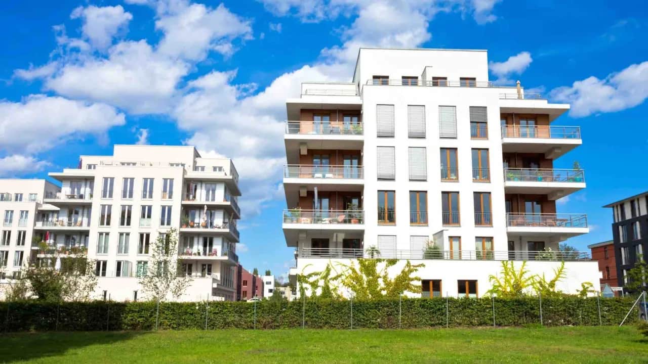 Ile deweloper zarabia na mieszkaniu? Zaskakujące fakty i koszty