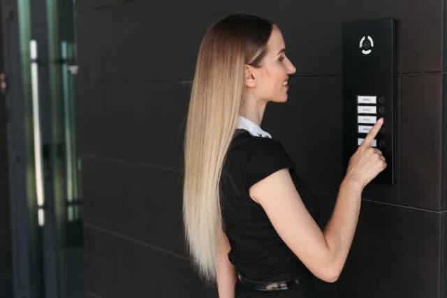 Jak wyciszyć domofon w bloku i cieszyć się ciszą w mieszkaniu